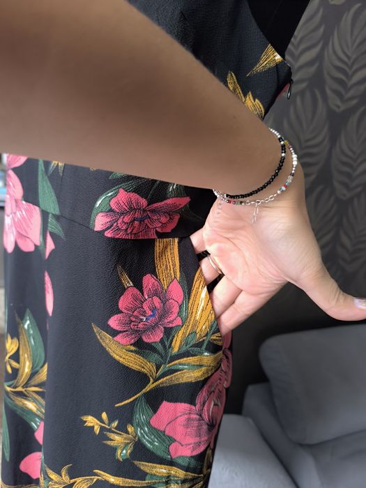 Nowy kombinezon w kwiaty marki Boohoo M 38