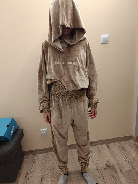Dres welurowy ekipatonosi