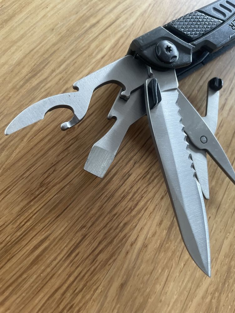 Gerber Strata z kaburą