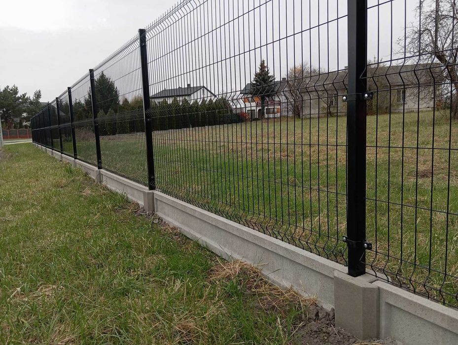 Ogrodzenie panelowe, podmurówka, montaż