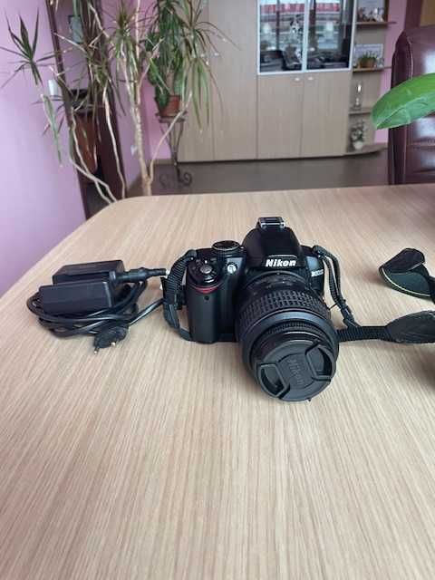 Продам фотоапарат Nikon D3000 18-55 VR KIT в коробці з інструкцією