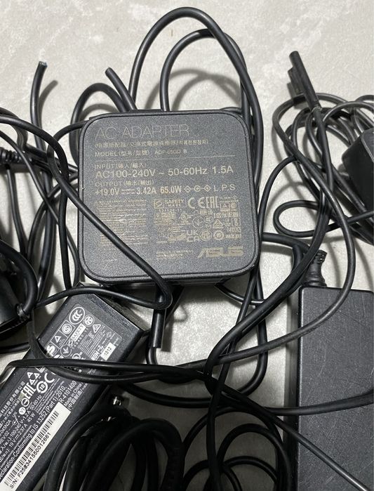 Супер лот зарядки до ноутбуків та surface на відновлення! D972