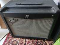 Coluna Fender com speaker celestion.