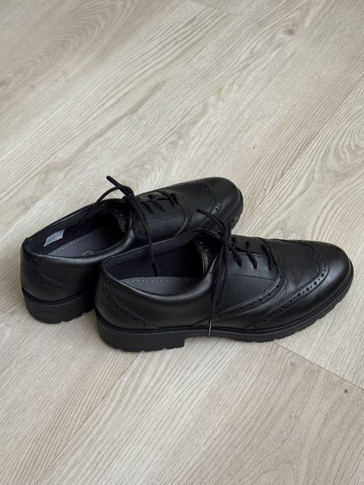 Шкіряне взуття. Оксфорди Clarks, натуральна шкіра, чорний колір