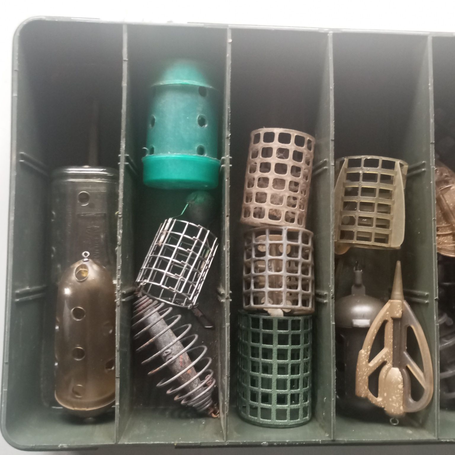 Vendo estojo de pesca com diversos fedeers