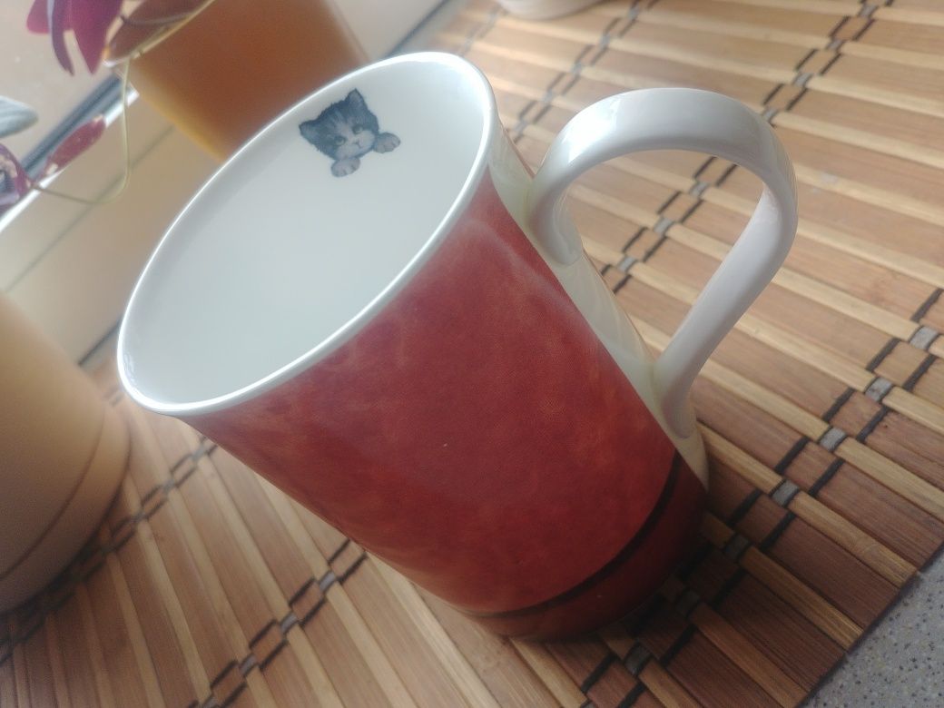 Kubek z kotkiem .