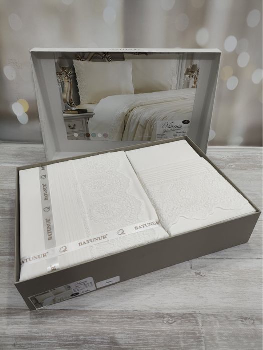 Комплект постельного белья с кружевами в евро размере