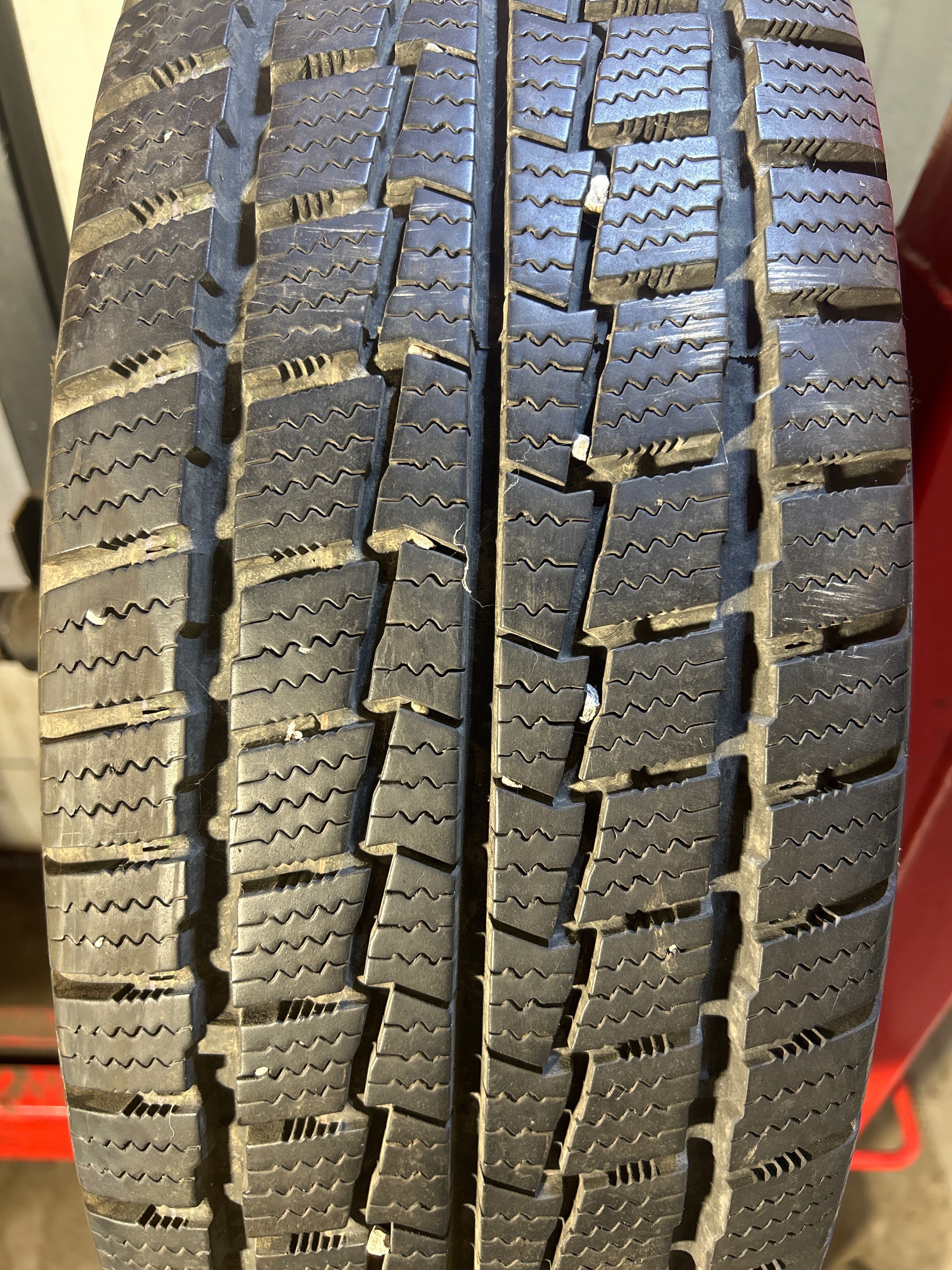 Hankook Winter Rw06 215/65/16c 109/107R