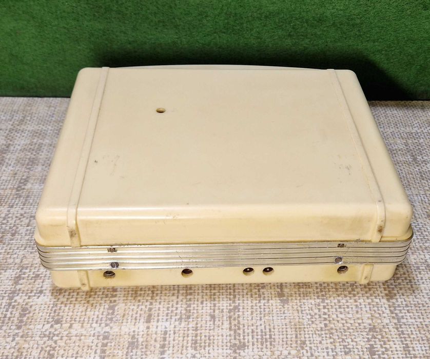 Stare radio Szarotka z zasilaczem