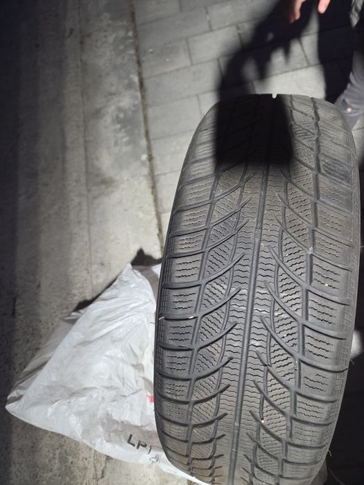 Opony zimowe 215/60 R16