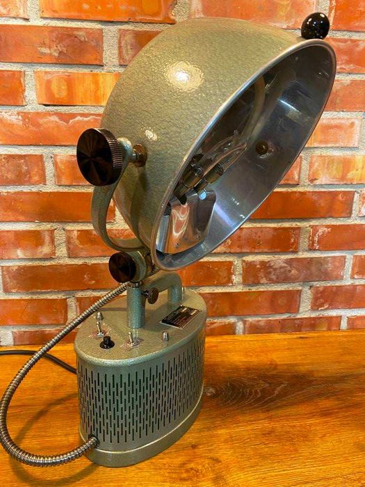 Lampa medyczna, lata 60 XX,  industrialna, antyk