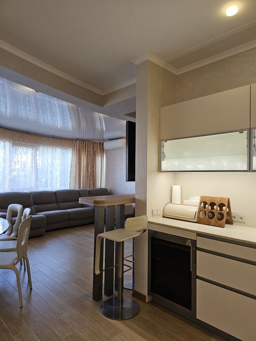 ПРЕСТИЖ ХОЛЛ. ЦЕНТР 4 ком.  210 м.