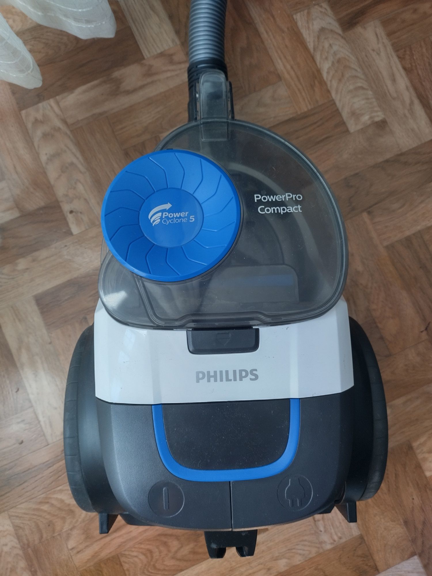 Пылесос безмешковый PHILIPS FC9332.