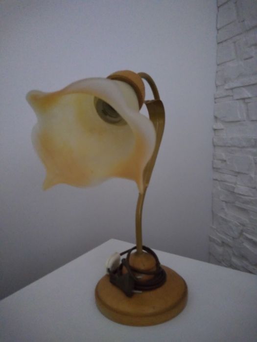 Ładna lampa na komodę, biurko