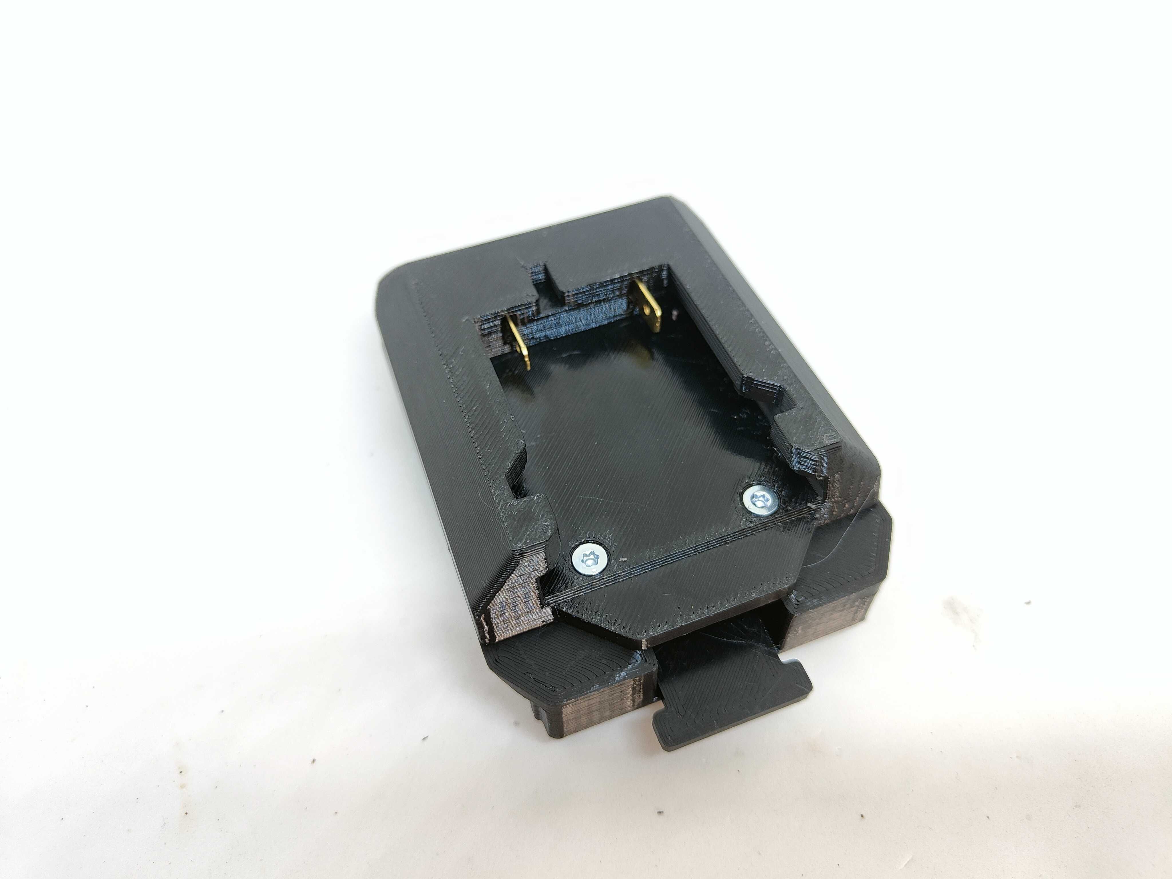 Adapter baterii LUX TOOLS do elektronarzędzi DeWalt XR 18v