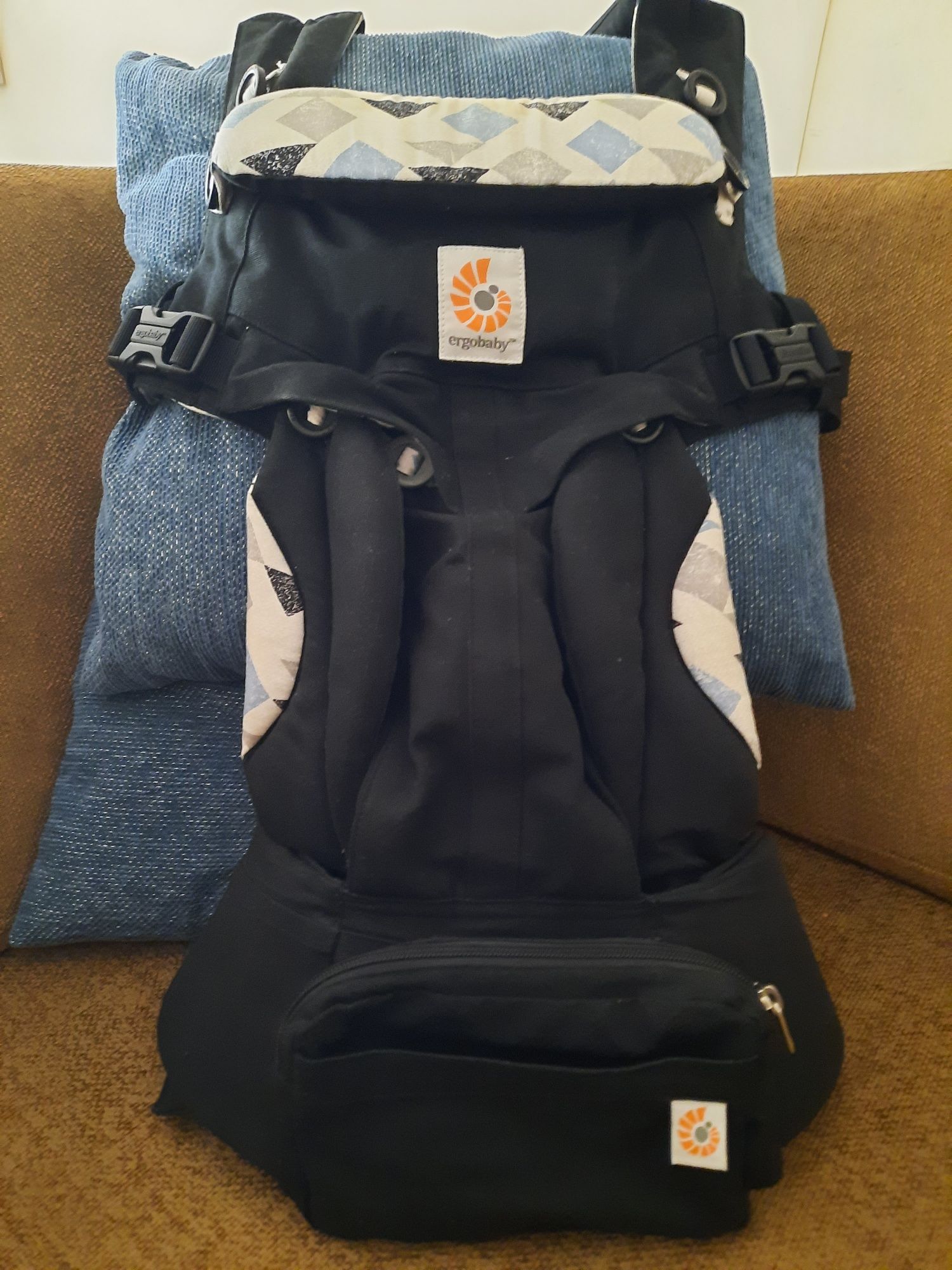Porta bebés- marsúpio Ergobaby 360 preto