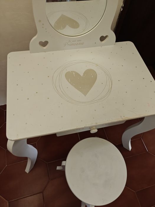 Mesa de maquilhagem (criança)