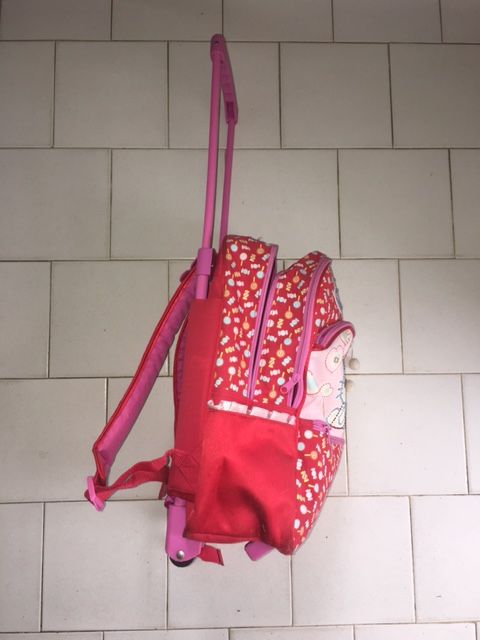 Mochila da Hello Kitty com trolley