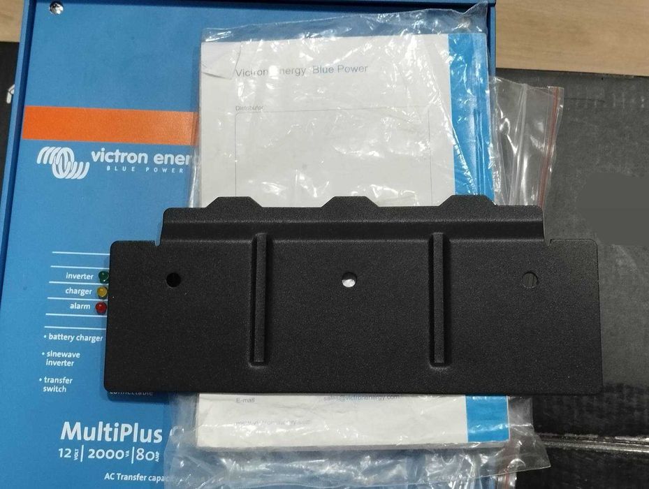 Автономний інвертор Victron MultiPlus Compact 12/2000/80