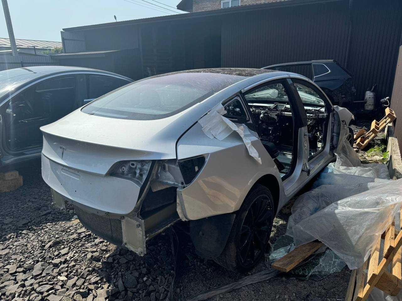 Бампер задній в зборі Tesla Model 3 2018