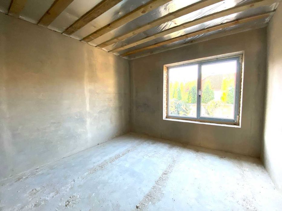 Котедж з міськими комунікаціями та гаражем в районі Райського саду