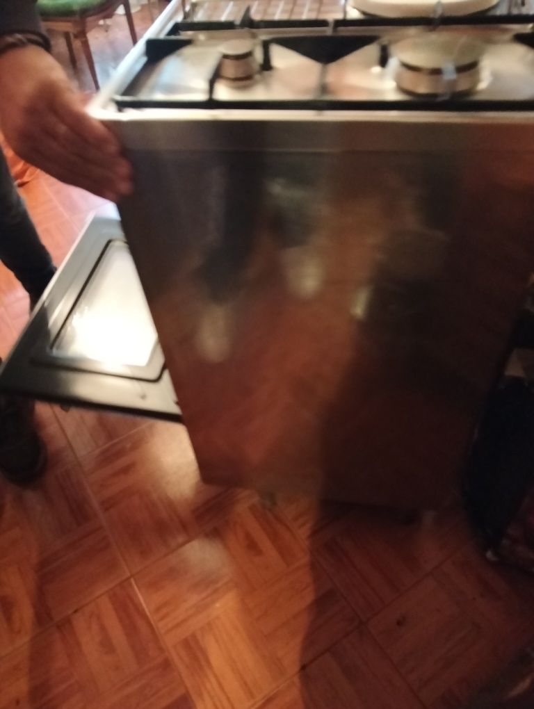 2 fogões a bilha e gaz de companhia