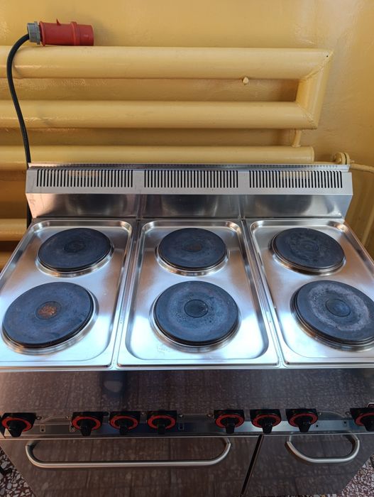Sprzedam kuchnie elektryczną 6 palnikową z piekarnikiem