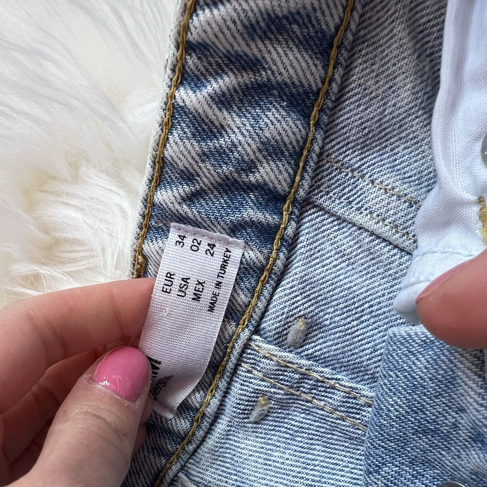 Bershka spodenki krótkie szorty z guzikami jeansowe z dziurami xs 34