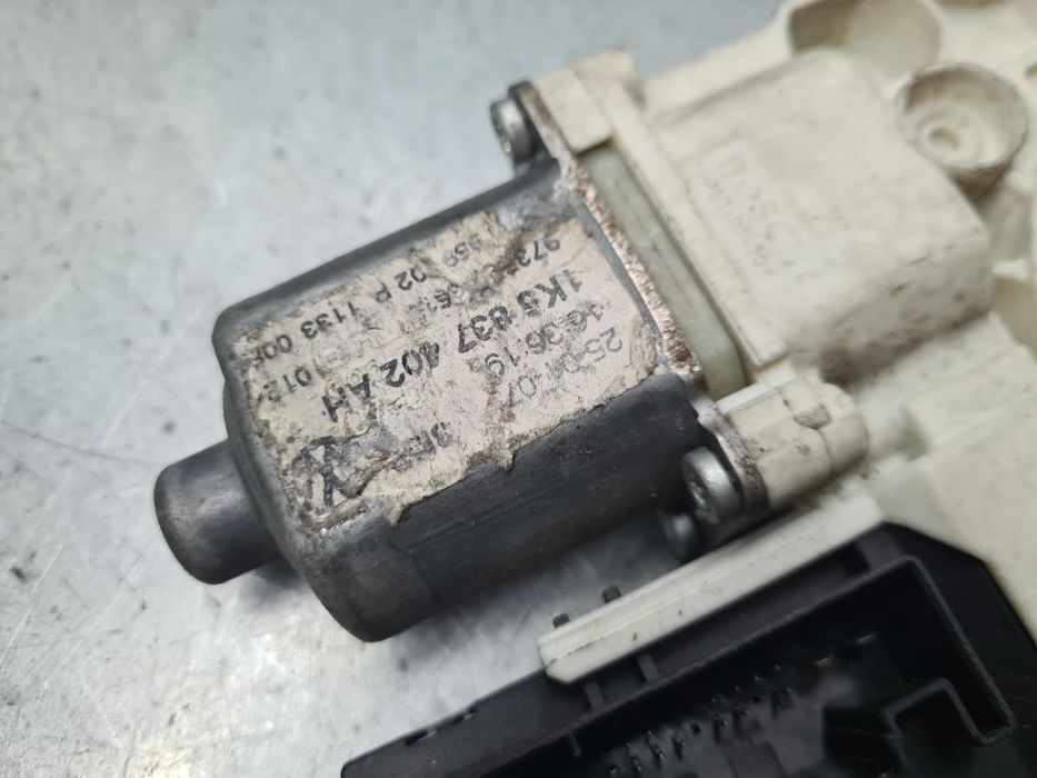 Motor vidro frente direito VOLKSWAGEN Golf V (1K1)