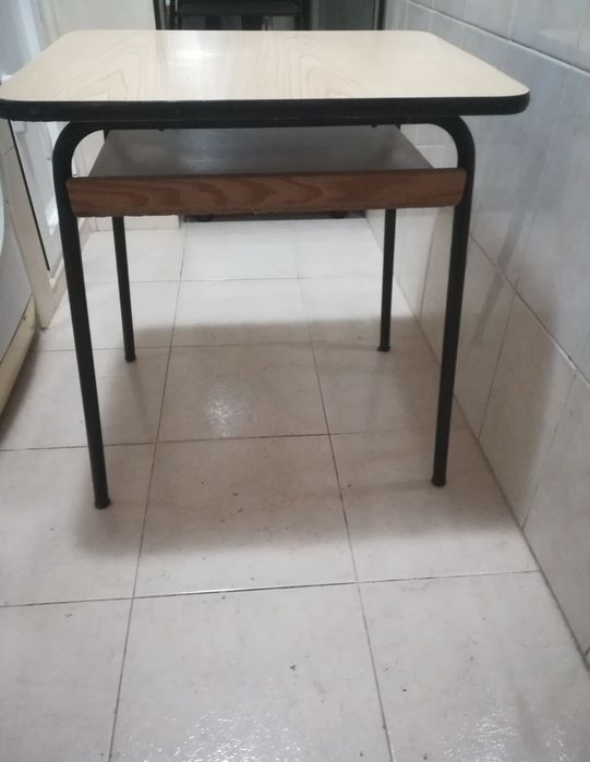 Mesa e cadeira vintage