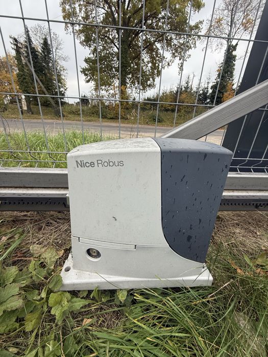 Brama przesuwna z automatyka.