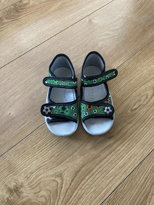 Kapcie, kamizelka , koszula