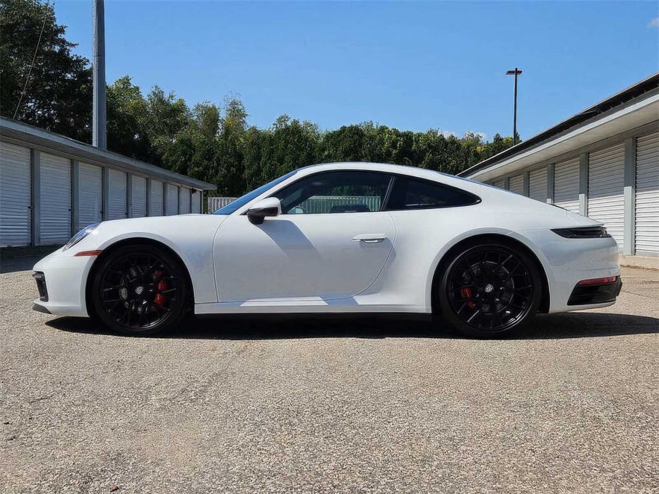 Porsche 911 Carrera S      2020