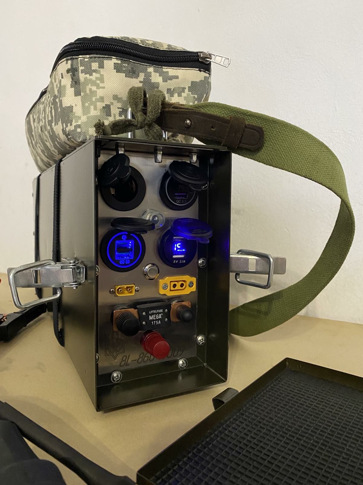 Военная зарядная станция SCAT 8L-860 1700 Вт 480 000 mAh Power bank