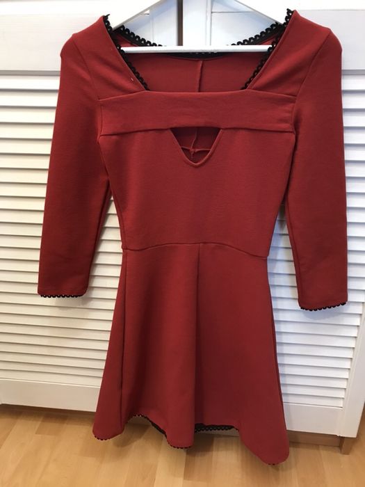 Sukienka rozkloszowana miedziana pull&bear xs 3/4 rękaw czarne wstawki