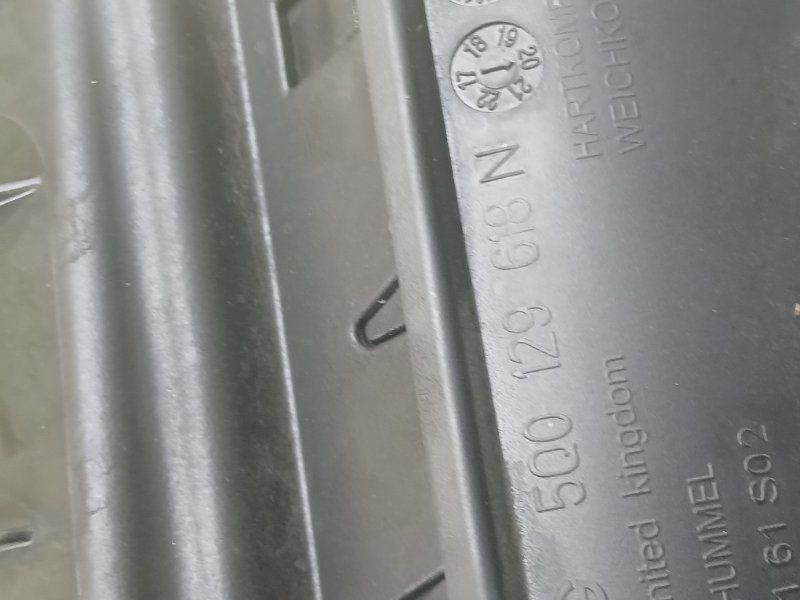 Корпус воздушного фильтра Audi Q3 2021