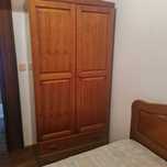 Cama, mesa de cabeceira e guarda fatos seminovos.