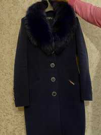 Жіноче пальто темно-синього кольору