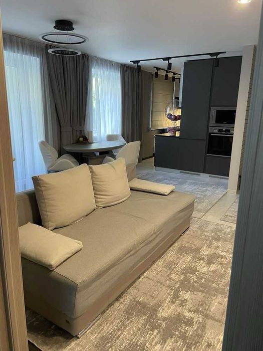 Сдается 3-х к. квартира студия с авторским ремонтом в р-не Металлургов