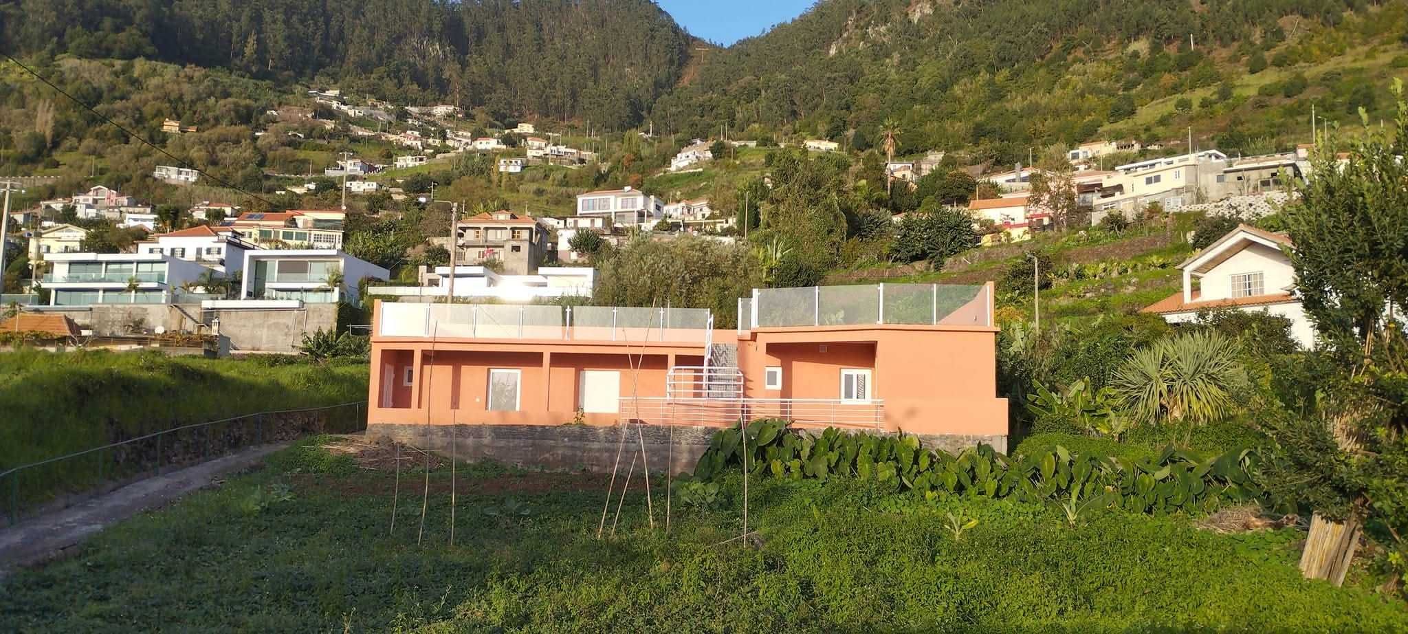 Moradia T3 Remodelada com 2 Suítes — Arco da Calheta (Madeira)