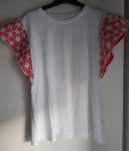 T-shirt ombros com rosas