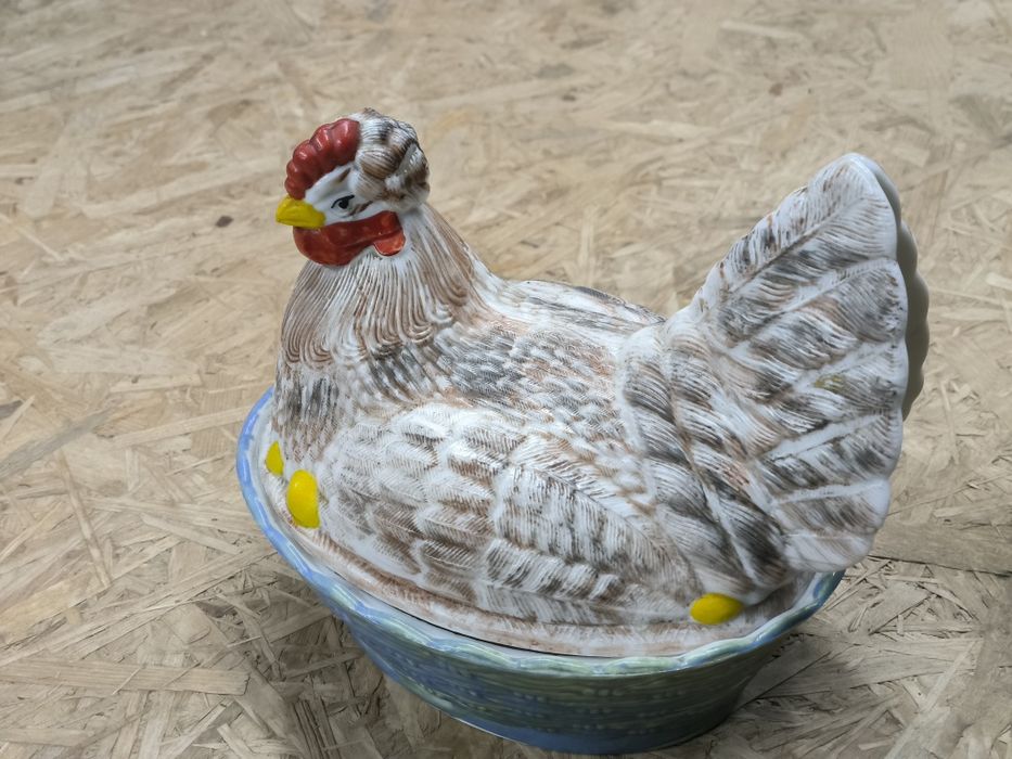 Porcelanowa kura – bombonierka z Ćmielowa / Chodzieży – ręcznie malowa