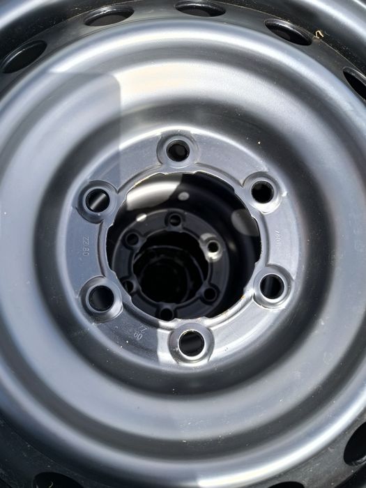 *Komplet felg z oponami Toyota 6x139,717cali