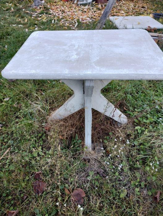 Stół betonowy średni