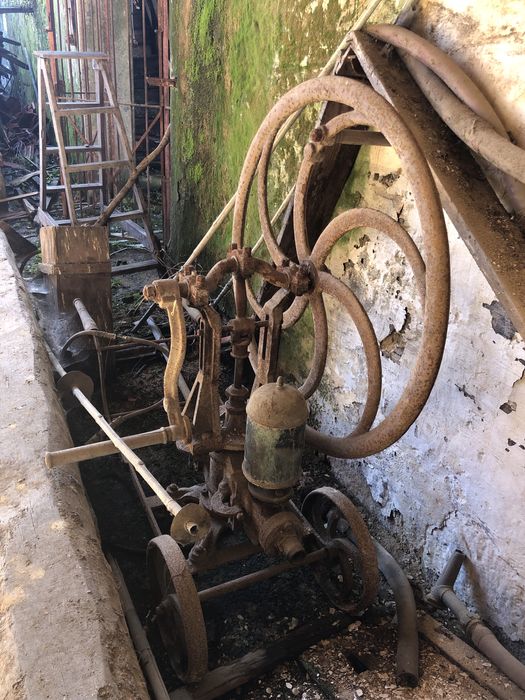 Diversos artigos antigos para desocupar