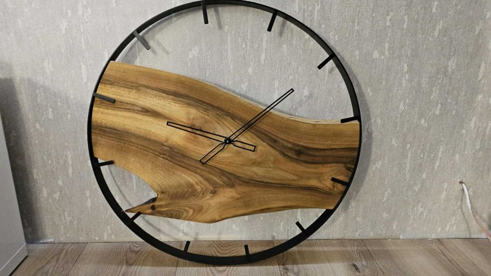 Zegar ścienny z drewna