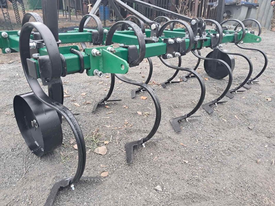 Продам культиватор пружинний 1.8м Європак до мінітрактора.