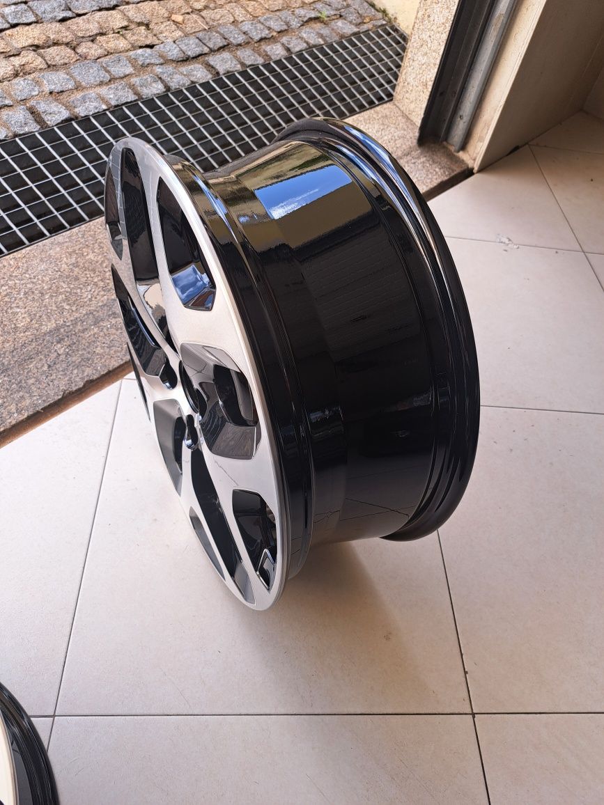 Conjunto de jantes 17"  Renault  .