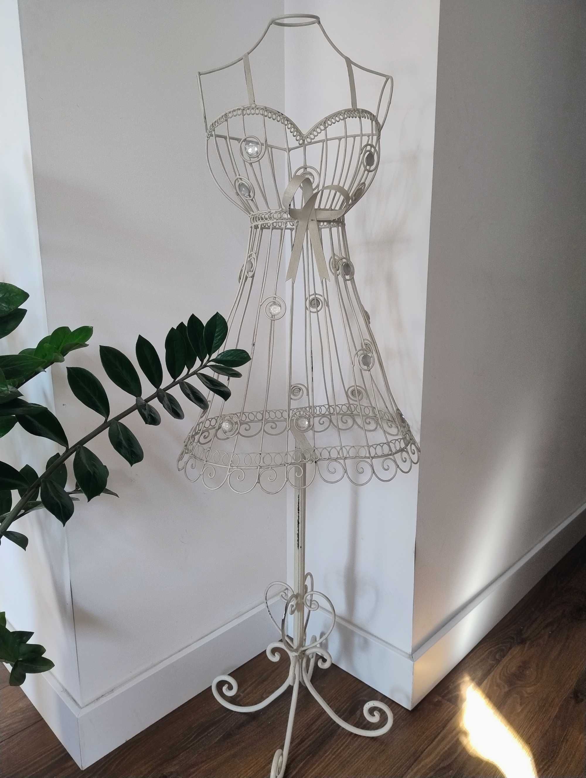 Manekin w stylu francuskim