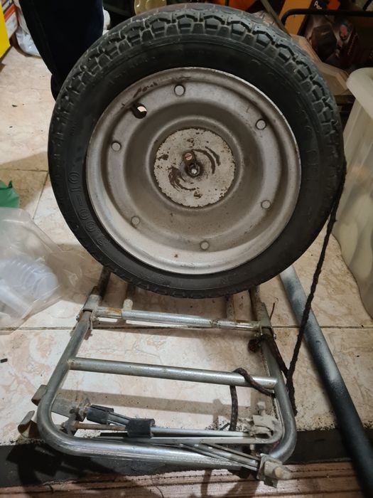 Suporte pneu vespa